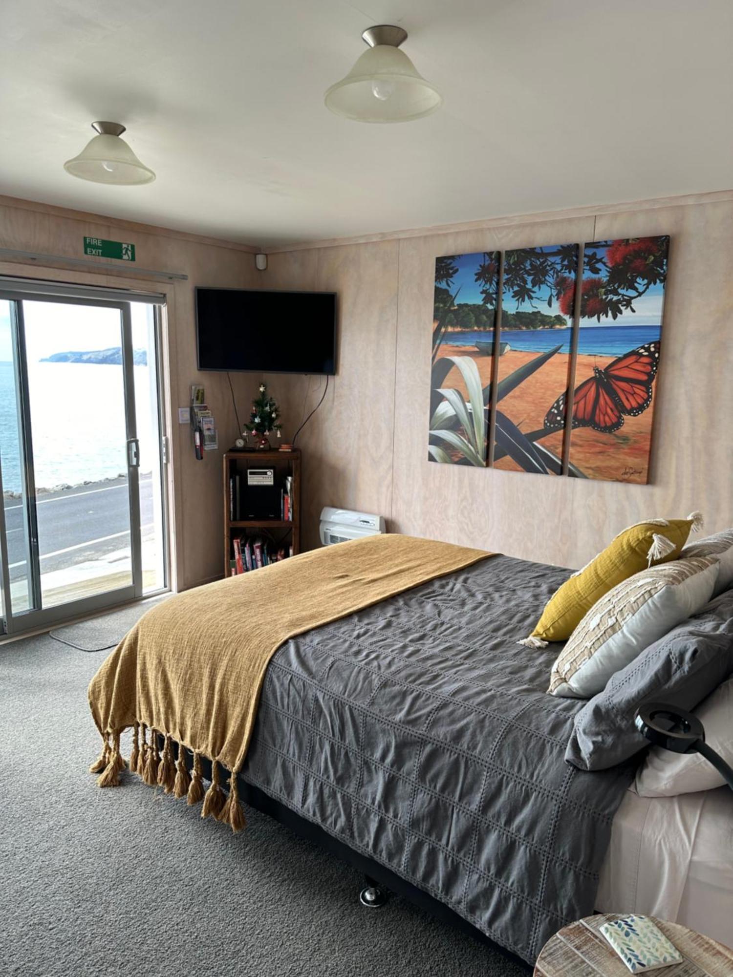 Te Mata Bay Seaviews Bed and Breakfast Tapu Esterno foto